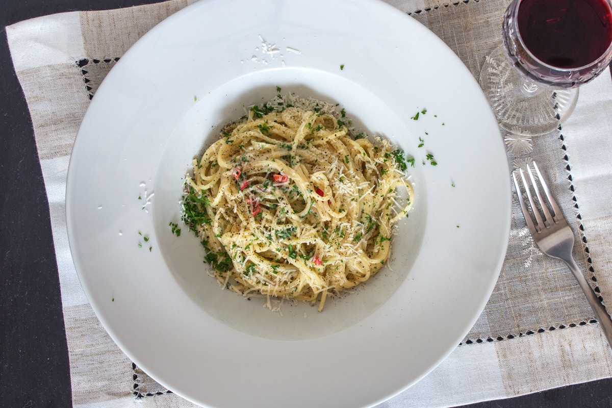 Rezept: Spaghetti Aglio - Pasta mit Knoblauch, Sahne, Petersilie und Chili