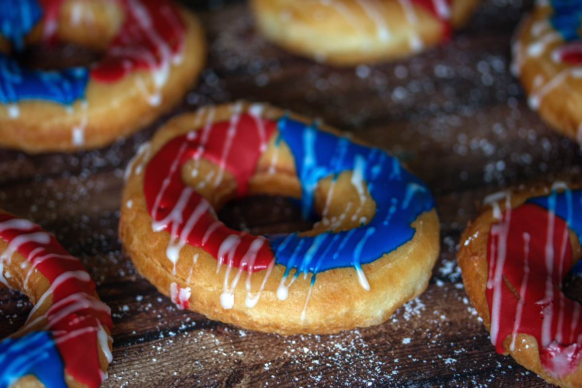 Rezept: American Donuts mit Zuckerglasur - Der Binge- Watching Snack für Designated Survivor Staffel 1