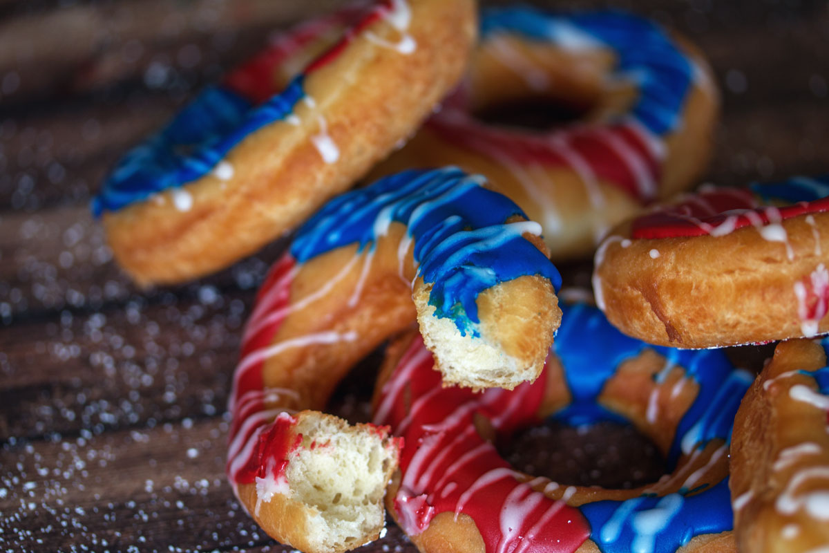 Rezept: American Donuts mit Zuckerglasur.