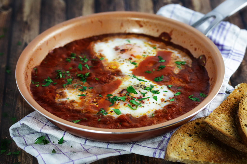 Rezept: Shakshuka aus Israel - Pochierte Eier in Tomatensoße