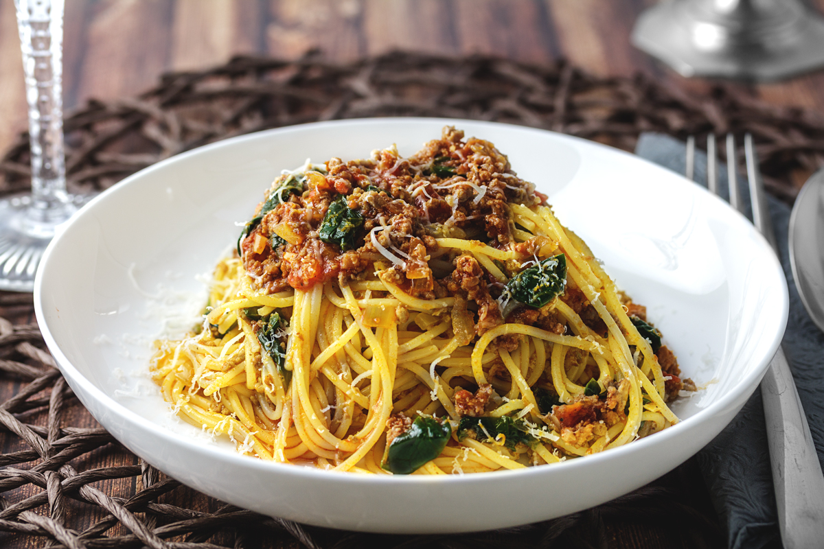 Rezept: Spaghetti in Tomaten-Hackfleisch Soße mit Spinat und Fenchelsamen