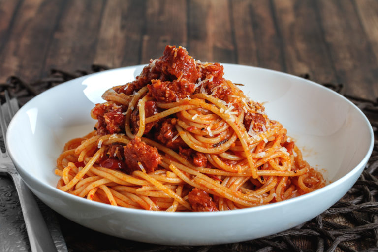 Spaghetti Bolognese von der Chorizo mit Rosmarin und Parmesan